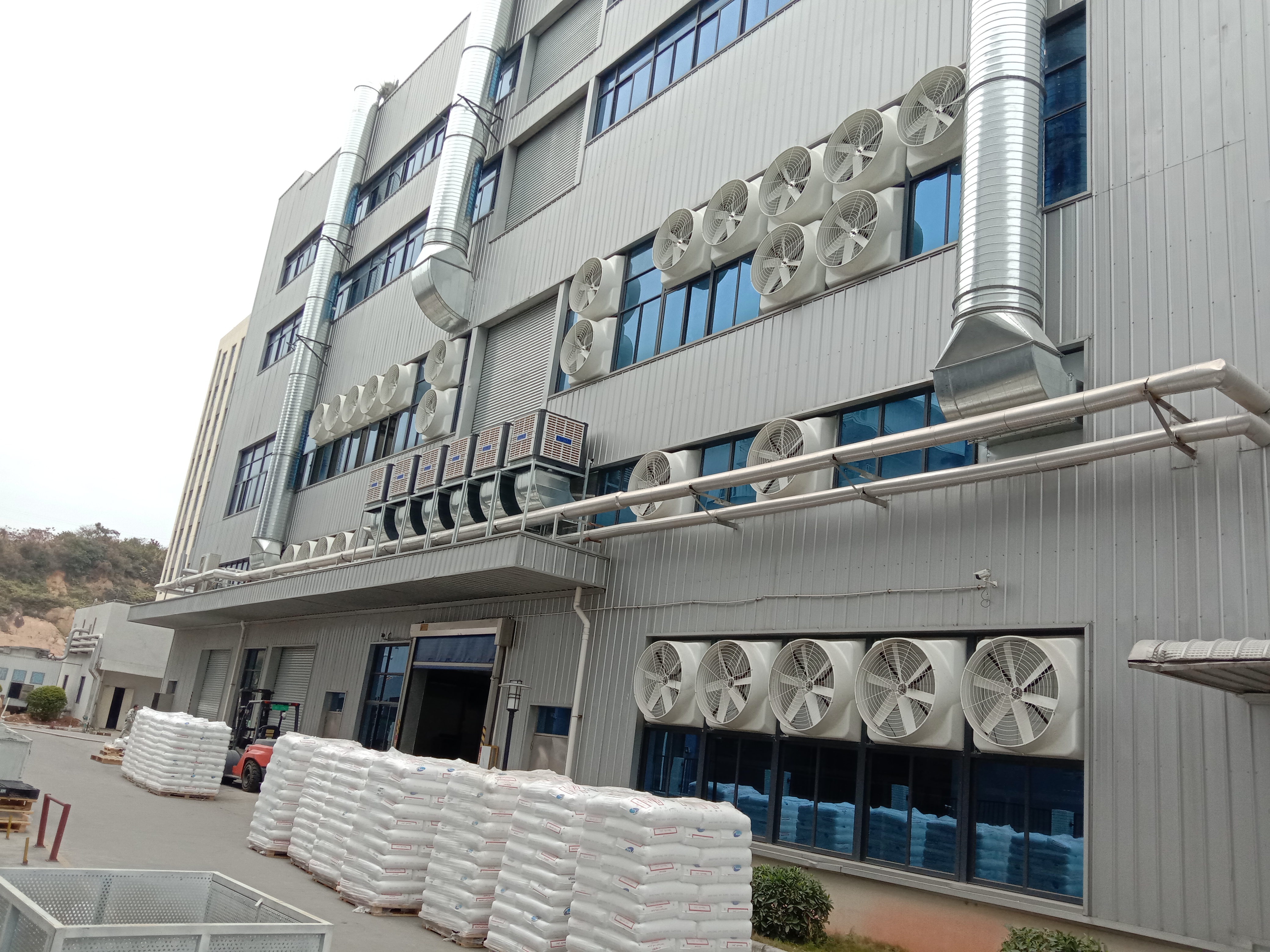 制藥廠車(chē)間降溫排風(fēng)方法
